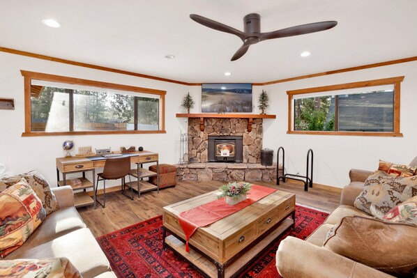 Cabin, Multiple Beds, Hot Tub, Mountain View (2218) | Living area