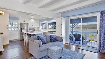 Cabaña, varias camas, patio, vista a la montaña (2173) | Área de sala de estar