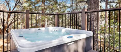 Tina de hidromasaje al aire libre