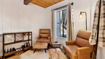 Condo, nhiều giường, sân hiên, quang cảnh núi (2231) | Khu phòng khách