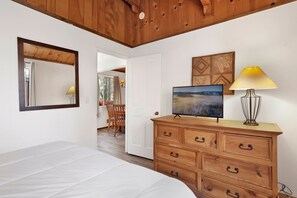 1 間臥室、獨特裝潢、布置獨特、床單