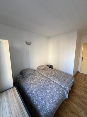 2 chambres, fer et planche à repasser, Wi-Fi, draps fournis