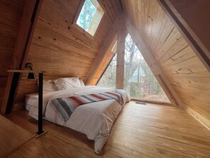 4 bedrooms, iron/ironing board, travel cot, free WiFi