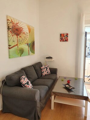 TV - El Búho del Mercado - Luminous 3-bedroom flat overlooking the city center market (Cádiz)