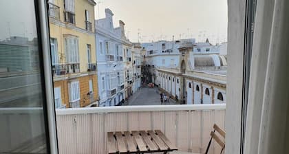 El BĂșho del Mercado - Luminous 3-bedroom flat overlooking the city center market