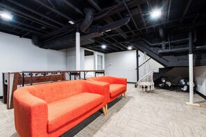 Interior - Great Locatoin- Mins to Rupp-Kroger Field-Downtown Lexington- Modern Retro 70's  (Lexington)