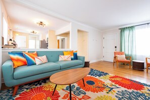 Living area - Great Locatoin- Mins to Rupp-Kroger Field-Downtown Lexington- Modern Retro 70's  (Lexington)