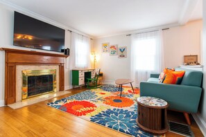 Living area - Great Locatoin- Mins to Rupp-Kroger Field-Downtown Lexington- Modern Retro 70's  (Lexington)