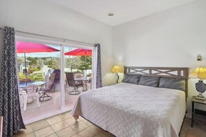 3 bedrooms, desk, WiFi, bed sheets