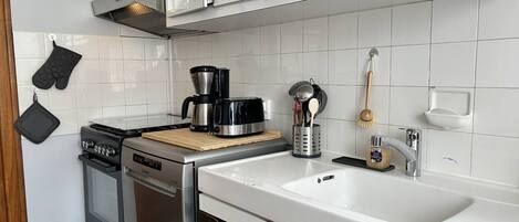 Fridge, microwave, oven, dishwasher