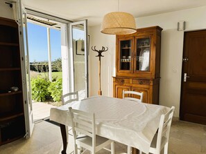 Dining - La Foret-Fouesnant, apartment "feet in the sand", beautiful sea view (LA FORET FOUESNANT)