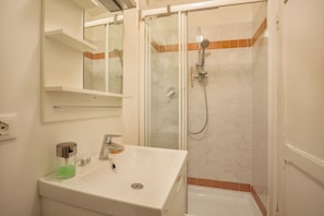 تجهيزات دش، مجففات شعر، مناشف