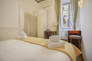 1 habitación, tabla de planchar con plancha, wifi y ropa de cama 