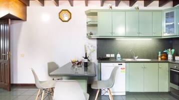 Mikrobølgeovn, ovn, kogeplade, opvaskemaskine