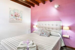 2 quartos, ferros/tábuas de passar roupa, Wi-Fi, roupa de cama