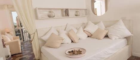 2 bedrooms, desk, iron/ironing board, travel cot