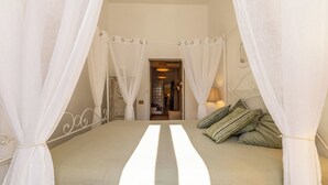 A bedroom with a bed, white curtains, and a view into another room. - CAMPO DEI FIORI ELITE LUXURY FOR 10 GUESTS (Roma)