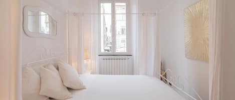 3 bedrooms, desk, iron/ironing board, travel cot