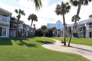 Property grounds - Beautiful Condo on Pensacola Beach with water view of Villa Sabine Bay (Gulf Breeze)