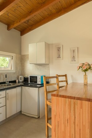 Réfrigérateur, micro-ondes, four, grille-pain