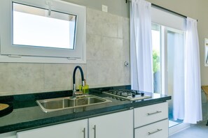 Fridge, microwave, oven, coffee/tea maker