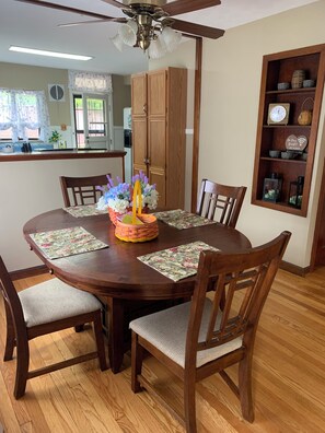 Dining - The Kitchie Kottage/ House (Portsmouth)