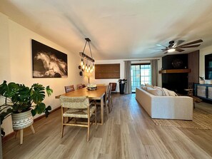 Smart TV y chimenea