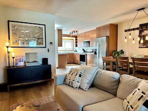 Smart TV, fireplace - Spacious and Modern Japanese Style Design (Omaha)