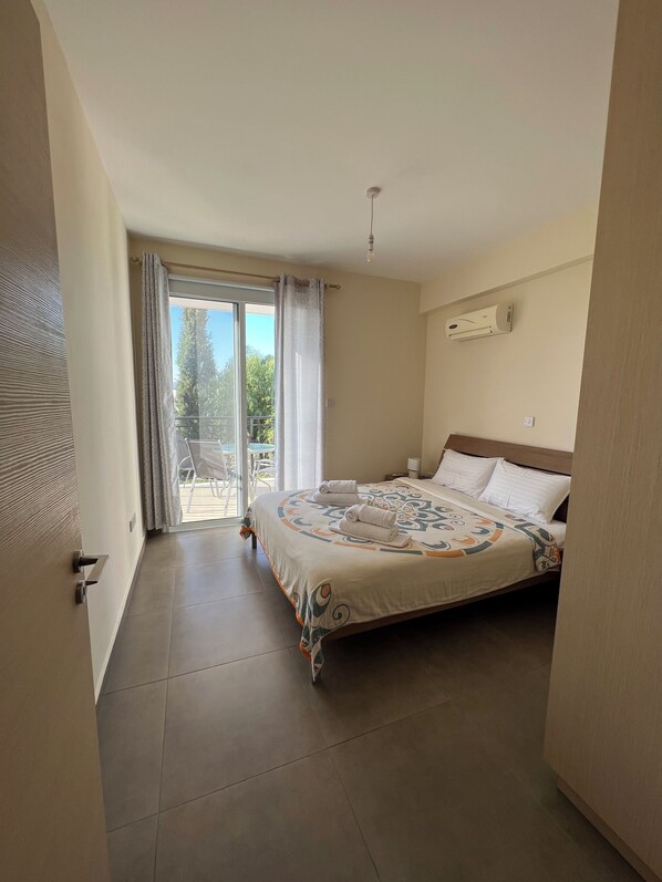 2 habitaciones, tabla de planchar con plancha, wifi y ropa de cama 