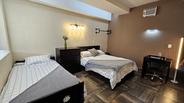 Safe på rommet, individuelt dekorert, individuelt innredet og skrivebord