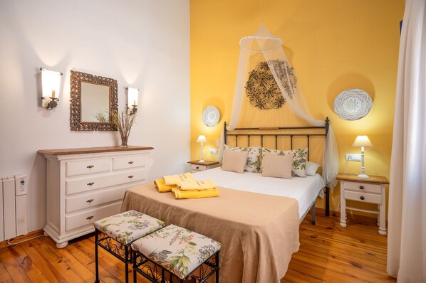 2 bedrooms, iron/ironing board, free WiFi, bed sheets - Villa in Andalusia: Private Pool, Sea Views! 2 Bedrooms in Frigiliana (Frigiliana)