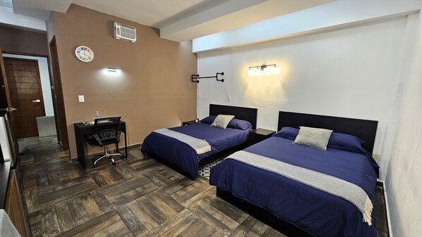 ファミリー スタジオスイート | セーフティボックス (室内)、デスク、防音設備、アイロン / アイロン台