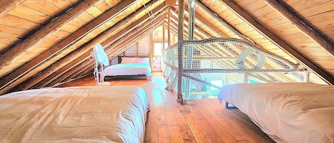 4 habitaciones, tabla de planchar con plancha, wifi y ropa de cama