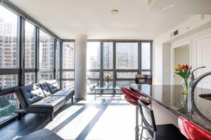 Luxury-Apartment, 2 Schlafzimmer, Nichtraucher, Küche | Wohnzimmer