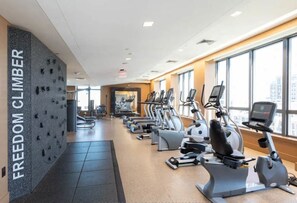 Fitness facility - Pentagon Luxe Apartments (Arlington)