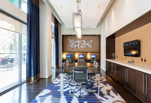 Business centre - Pentagon Luxe Apartments (Arlington)