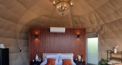 Romantic Getaway: Luxury Glamping with Spectacular Views of the Arenal Volcano.