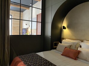 1 habitación, tabla de planchar con plancha, wifi y ropa de cama