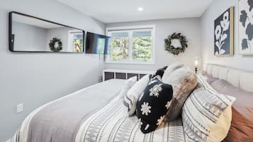 2 slaapkamers, een strijkplank/strijkijzer, reisbedje, gratis wifi