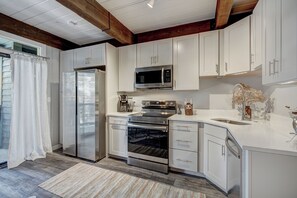 Fridge, microwave, oven, stovetop - Phenomenal Dtown Location Pool and Hot tub (Breckenridge)