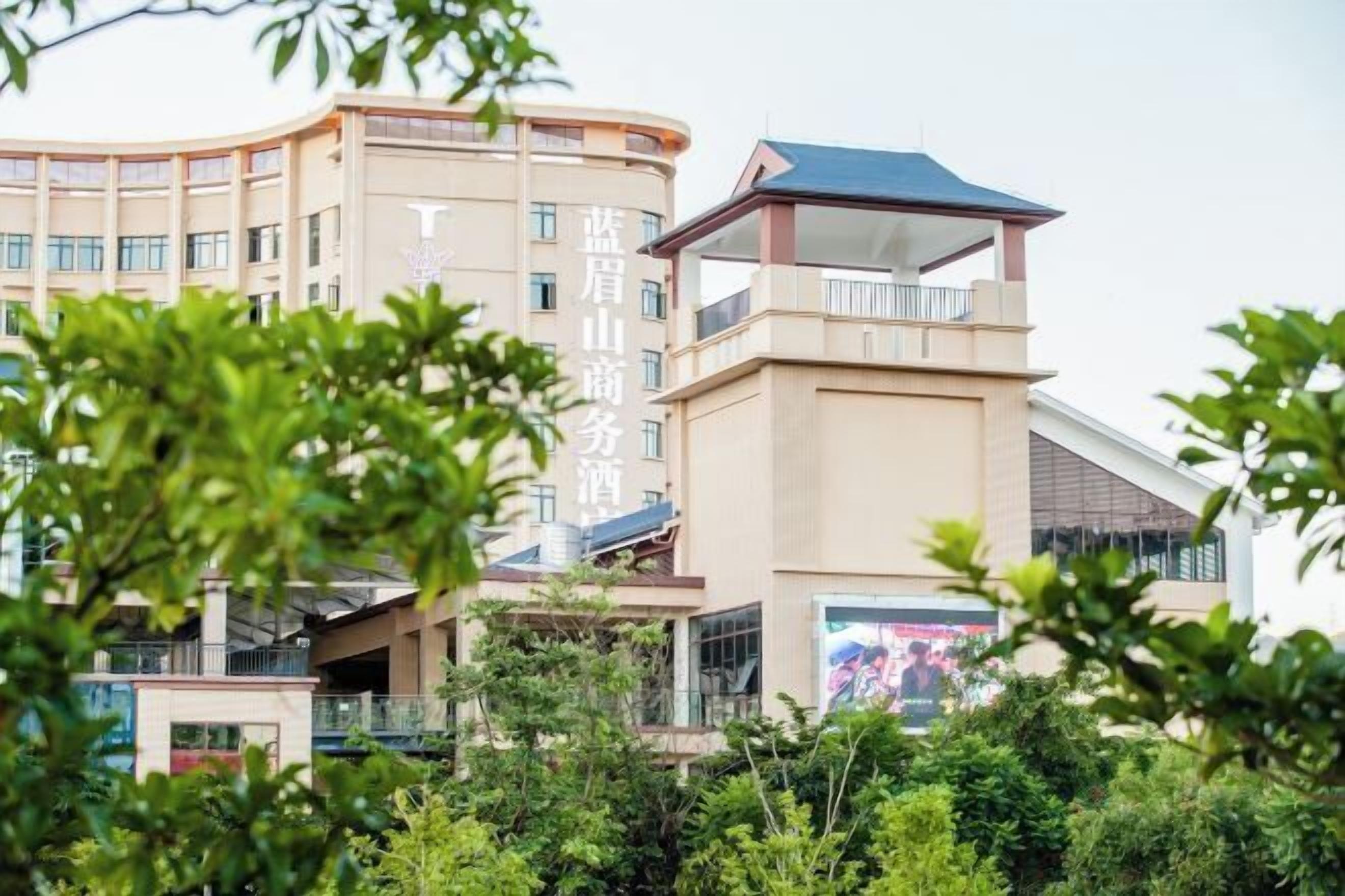 المنشأة من الخارج