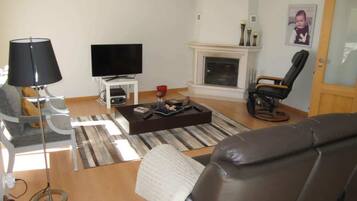 TV, fireplace, offices