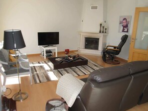 TV, fireplace, offices