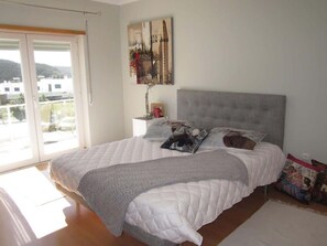 3 bedrooms, WiFi, bed sheets