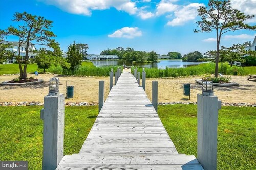 Lakeside Condo with water views minutes to Fenwick Island and Ocean City