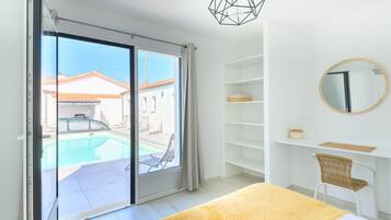 6 bedrooms, iron/ironing board, WiFi