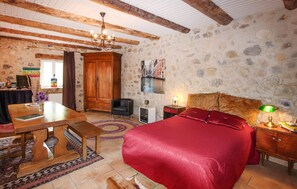 6 chambres, fer et planche à repasser, lit parapluie, Wi-Fi gratuit