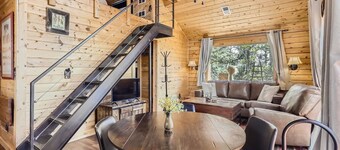 Mountain Cabin surrounded by woods and views + Hot Tub