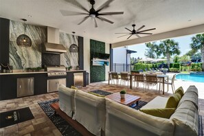 Outdoor dining - Citrus Coast | 6 Bedroom Villa w/ Pool and Games (Kissimmee)