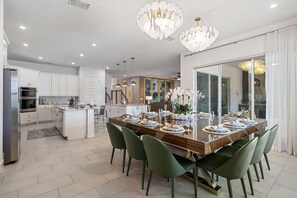 Dining - Citrus Coast | 6 Bedroom Villa w/ Pool and Games (Kissimmee)